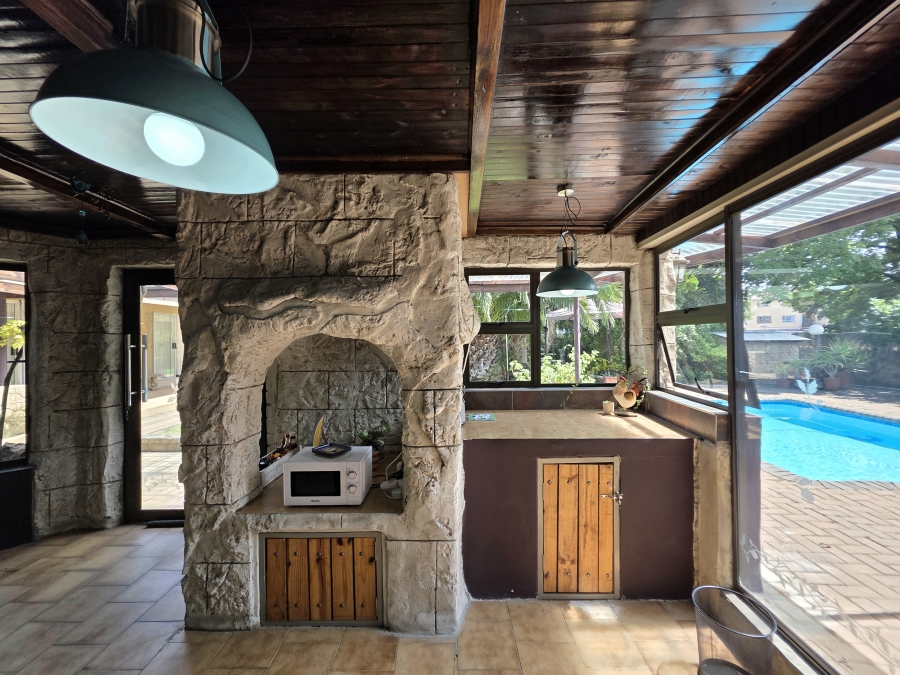 7 Bedroom Property for Sale in Jim Fouchepark Free State